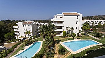 Imagen 1 Venta de piso con piscina en Elviria (Marbella (Municipio))