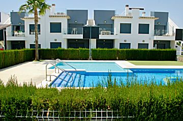 Imagen 1 Venta de casa con piscina en Pilar de la Horadada