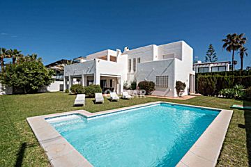 Imagen 1 Venta de casa con piscina en Cabopino (Marbella (Municipio))