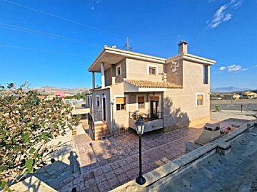 CHV380 Venta de casa con terraza en Rebolledo (Alicante)