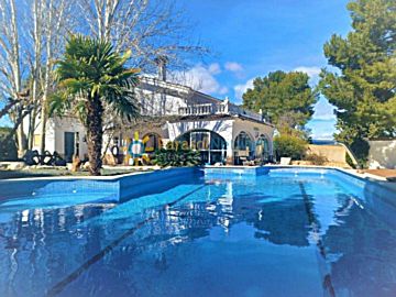 Foto Venta de casa con piscina y terraza en Ontinyent, Alrrededores