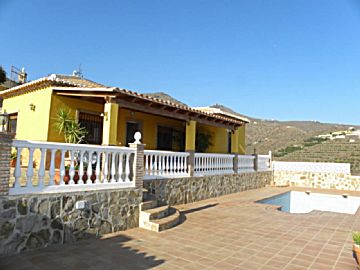 NAV039 Venta de casa con piscina y terraza en Taramay (Almuñecar)