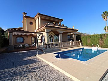 Foto 1 Venta de casas/chalet con piscina en San Roque, Alcaidesa Playa