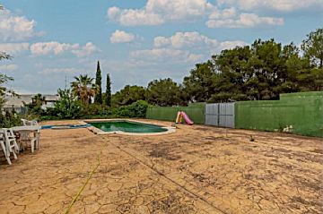 Imagen 1 Venta de casa con piscina en Chiva