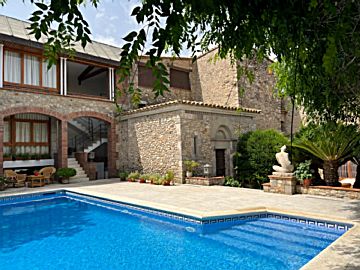 Foto Venta de casa con piscina y terraza en Sant Pere Pescador, Centre