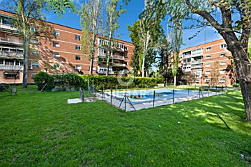Imagen 1 Venta de piso con piscina en Mirasierra (Madrid)