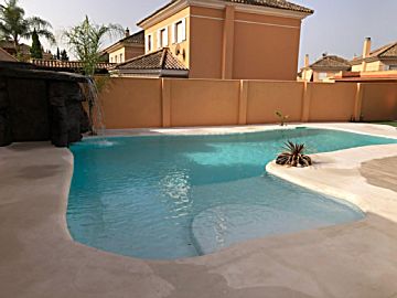 Foto Venta de casa con piscina en Montequinto (Dos Hermanas), Olivar de Quintos