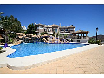 007004 Venta de casa con piscina y terraza en Miraflores Alto (Málaga)