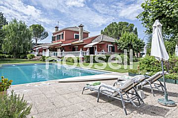 Venta de casas/chalet con piscina y terraza en Colmenar Viejo