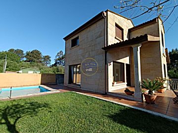 Foto Venta de casa con piscina y terraza en Vilar de Infesta (Redondela), Vilar de infesta