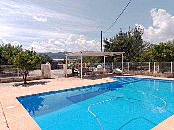 Foto Venta de casa con piscina y terraza en Ontinyent, Alrrededores