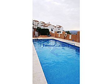 005950 Venta de piso con piscina en Alcaucín