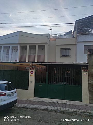 Fachada.jpg Venta de casa con terraza en Alcalá del Río, Barriada García Baquero