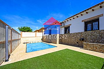 Imagen 1 Venta de casa con piscina en Las Ventas de Retamosa 