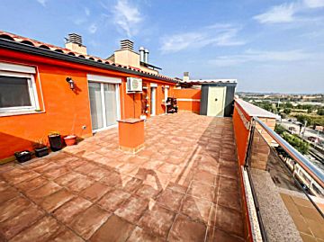Foto Venta de dúplex con terraza en Olesa de Montserrat, Centre
