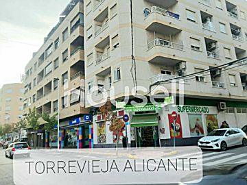  Venta de piso con terraza en Torrevieja