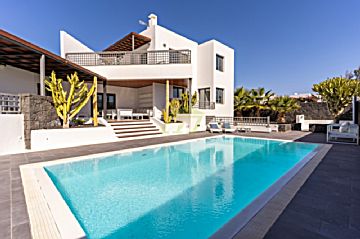 Imagen 1 Venta de casa con piscina en Yaiza