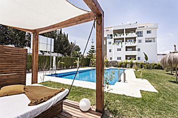 Imagen 1 Venta de piso con piscina en Nueva Andalucía-Centro (Marbella (Municipio))