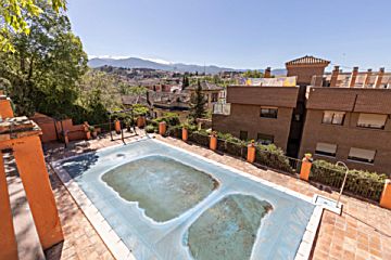 Foto Venta de planta baja con piscina y terraza en San Matías - Realejo (Granada), Realejo