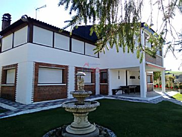 Foto 1 Venta de casa con terraza en Lantarón