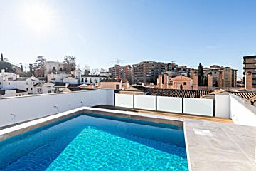 Foto Venta de ático con piscina y terraza en Bola de Oro (Granada), Cervantes
