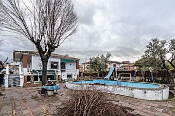 Foto Venta de casa con piscina y terraza en Huétor Vega, HUÉTOR VEGA