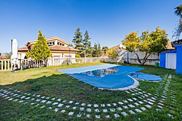 Foto Venta de casa con piscina y terraza en La Zubia , Altos de la zubia