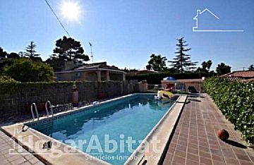 Foto Venta de casa con piscina y terraza en Chiva, CALICANTO - SANTO DOMINGO