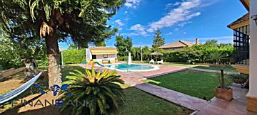 Imagen 1 Venta de casa con piscina en Olivares
