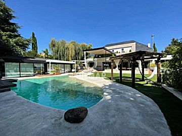 Imagen 1 Venta de casa con piscina y terraza en Valdefuentes-Valdebebas (Madrid)