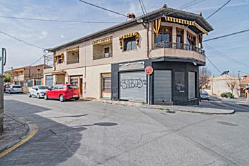 Foto Venta de casa con terraza en La Zubia , Área de Granada