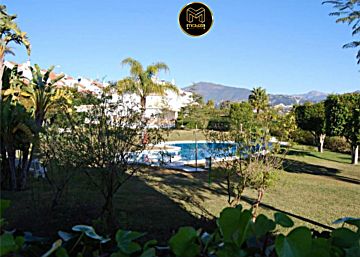Foto 1 Venta de casa con piscina en Estepona