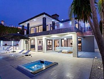 Foto Venta de casa con piscina y terraza en Los Monteros (Marbella (Municipio)), Los Monteros